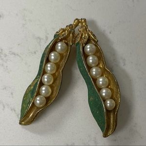 Vintage Pea Pin